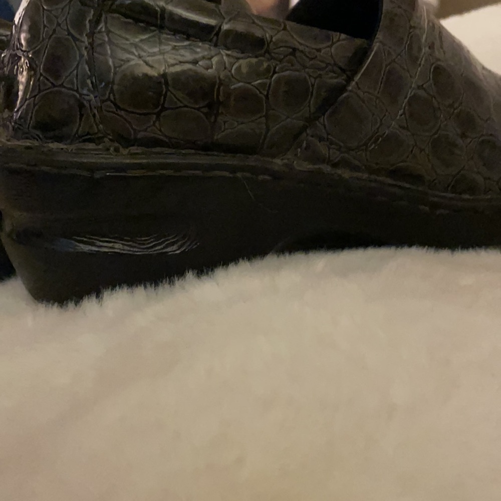 Women's B.O.C, Peggy. Embossed clog style with a soft leather upper size 8.5 - Picture 7 of 8